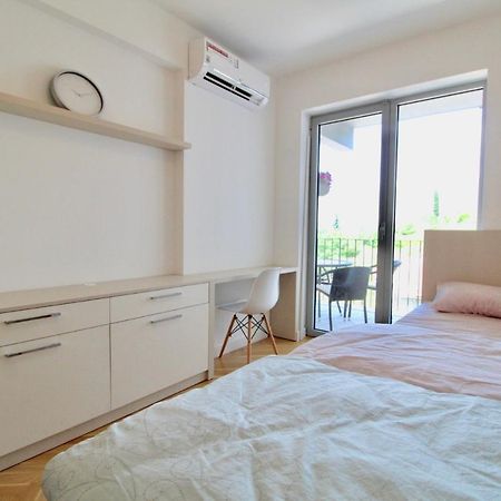 2Bd New Dobrota Apt With Bay Views Kotor Luaran gambar