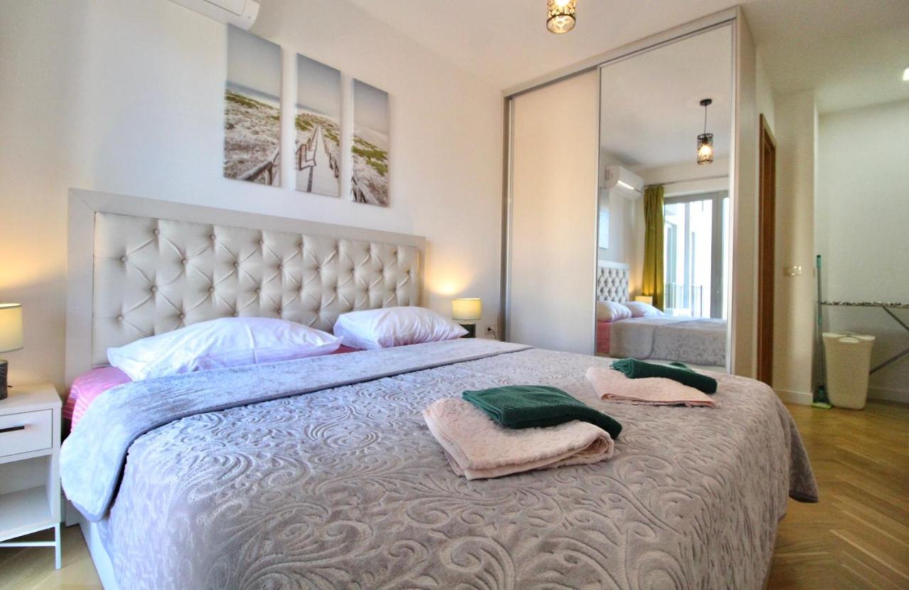 2Bd New Dobrota Apt With Bay Views Kotor Luaran gambar