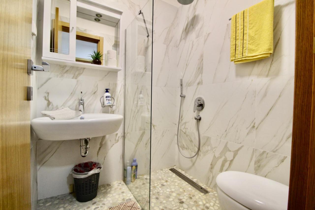 2Bd New Dobrota Apt With Bay Views Kotor Luaran gambar